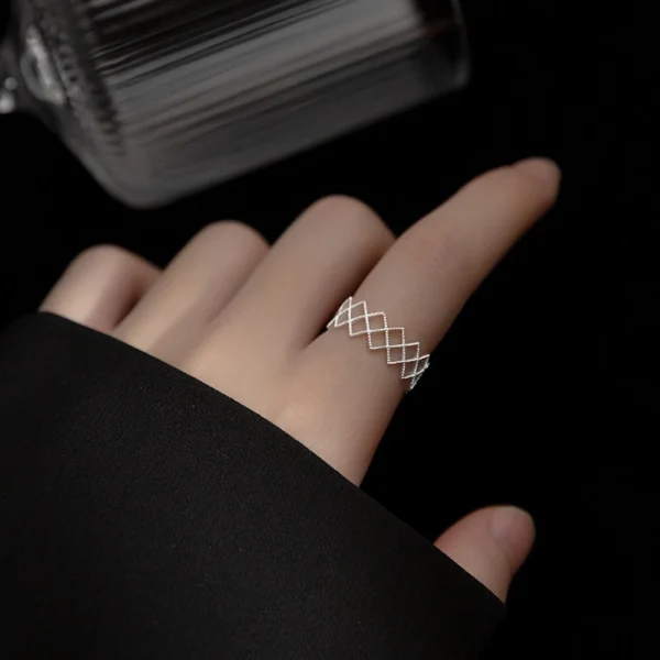 Zig‑zag Geometric Open Ring
