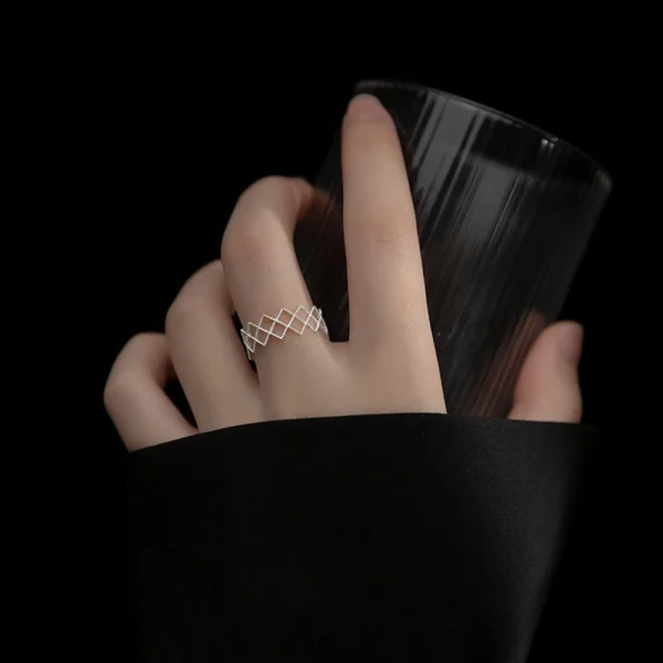 Zig‑zag Geometric Open Ring