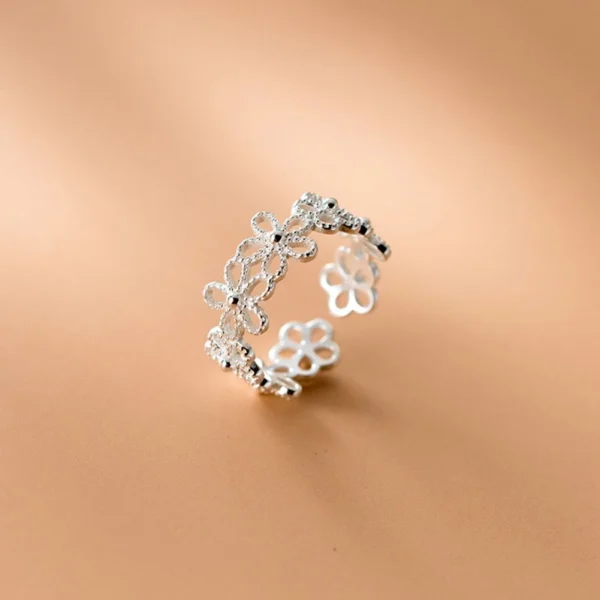 Cut Out Daisy Ring
