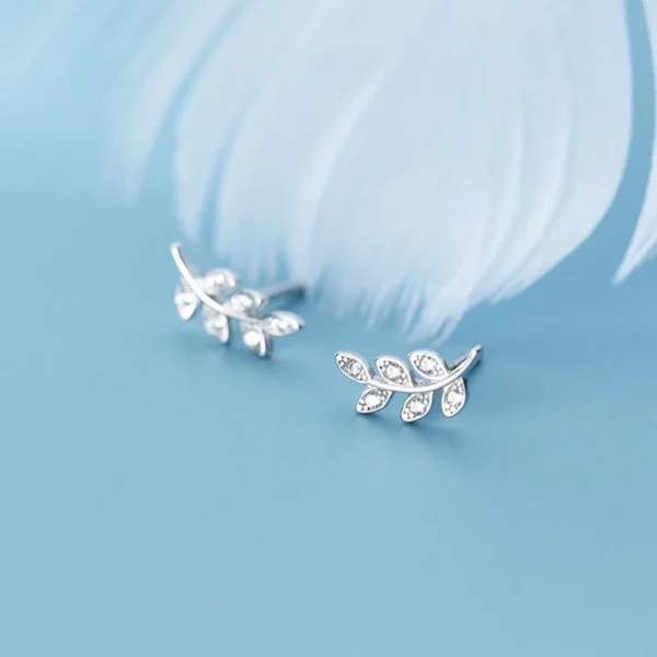 7fc46f6c567b76738802748a39315056 Wind Leaf Diamond Stud Earrings