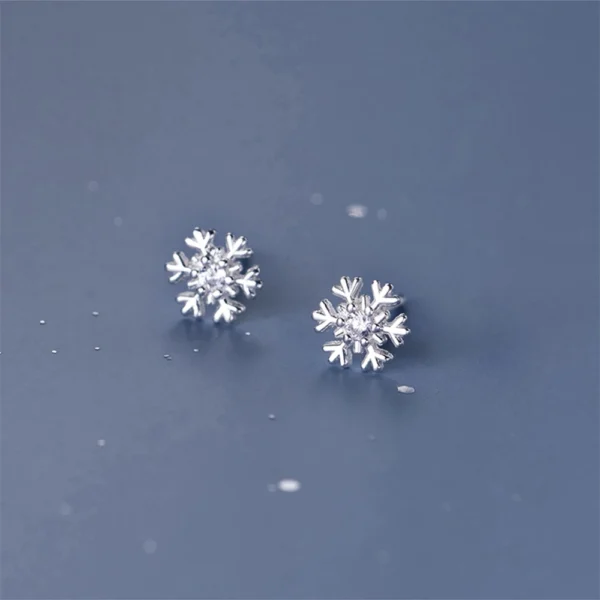 sg-11134201-22110-9wrtklz8t6jv00 Classic Snowflake Diamond Earrings